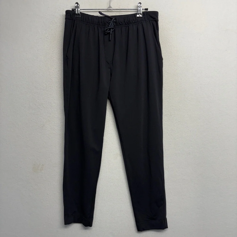 Lululemon Black Jogger NO‎ SIZE DOT 6?